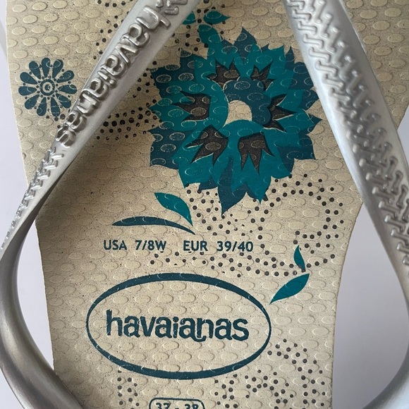 HAVAIANAS SLIM FLIP FLOPS
Good Pre-owned Condition 
GREEN FLORAL PRINT - Picture 4 of 5